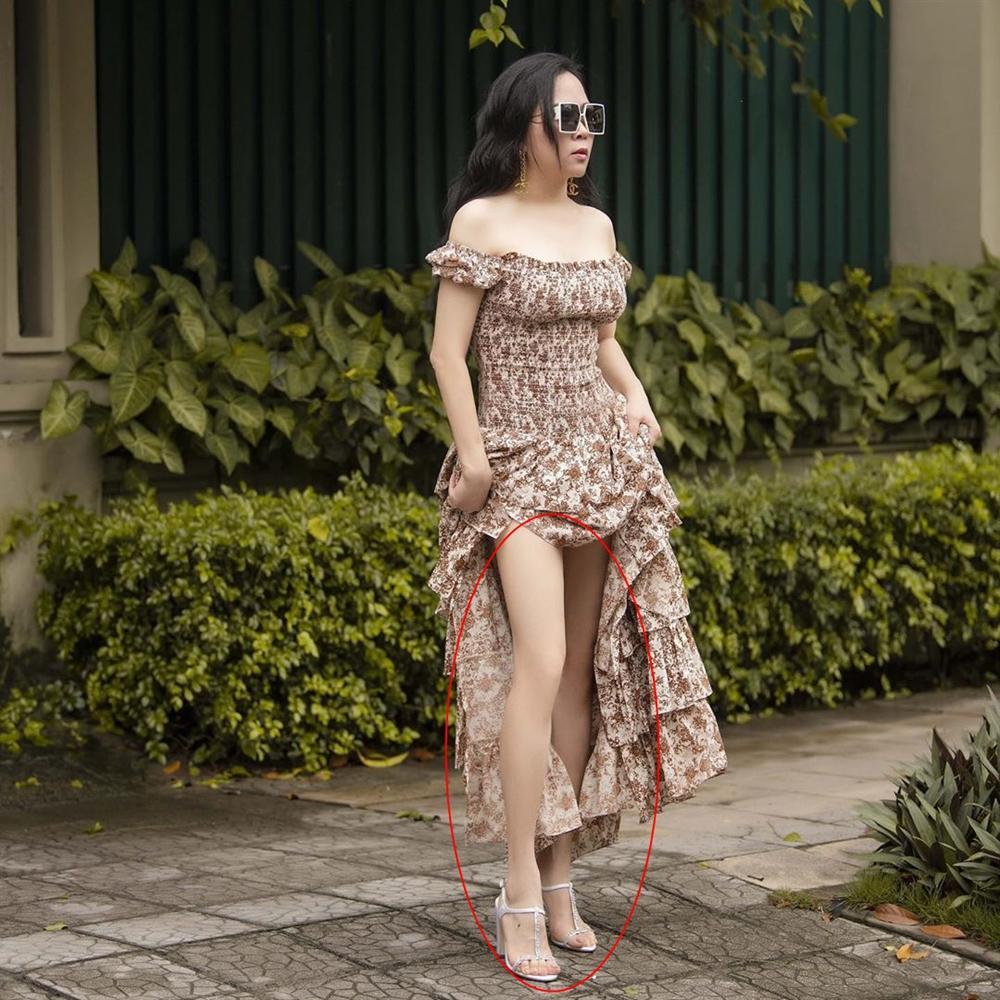 Phượng Chanel bị bóc mẽ photoshop da trắng toát, đầu gối biến mất-2
