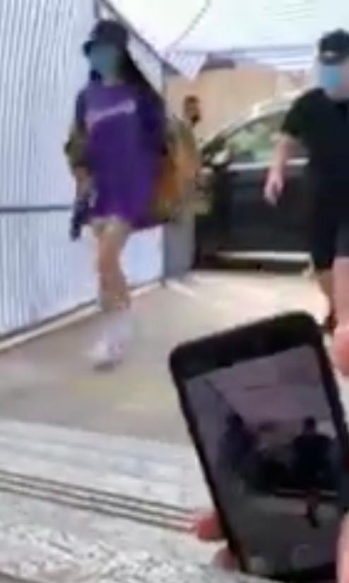 Dương Mịch bị quay lén trên phim trường, máy quay đặt ở dưới váy-2