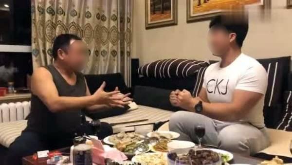 Bị nhà người yêu thách uống 30 chén rượu mới gả con gái cho, anh chàng khéo đối đáp khiến bố vợ tương lai đồng ý mà chẳng phải uống giọt nào!-2