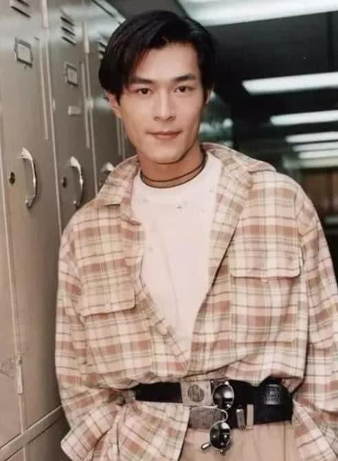 Dung mạo năm 18 tuổi của 4 mỹ nam đình đám Cbiz một thời đủ khiến loạt tiểu thịt tươi hiện tại hít khói-2