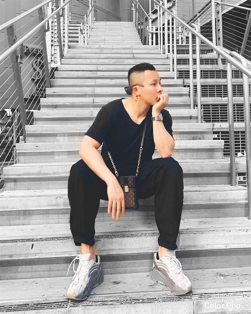 Đăng ảnh nhưng quên chỉnh sửa, Ngọc Trinh để lộ nguyên hình Vũ Khắc Tiệp khác xa photoshop-11