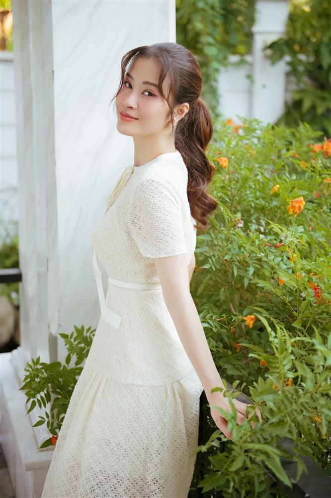 Bộ 3 mỹ nhân Hoa hậu Thùy Lâm - Đông Nhi - Võ Hoàng Yến hóa ra là bạn học chung trường cấp 3-4