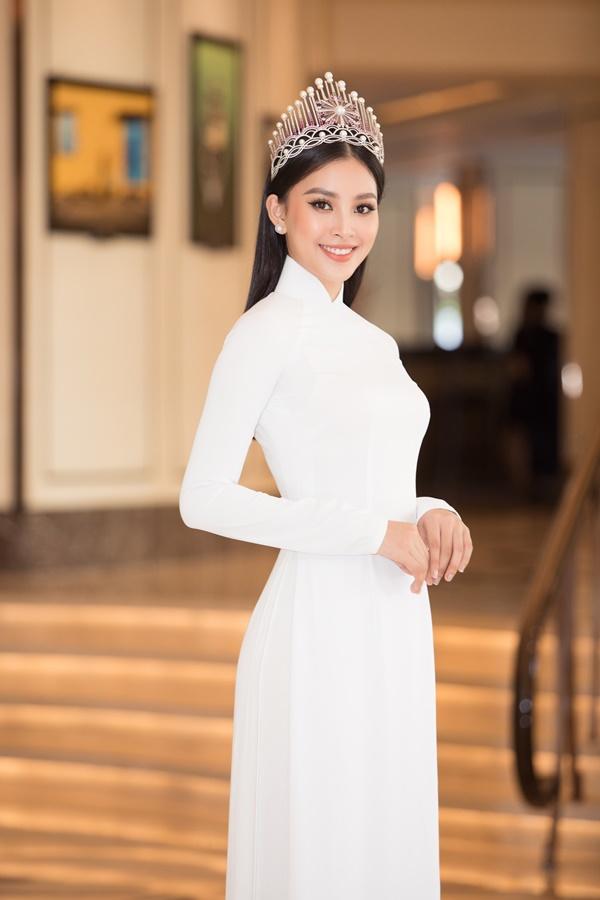 Trần Tiểu Vy diện áo dài trắng tinh khôi, chính thức tìm kiếm hoa hậu kế nhiệm-2
