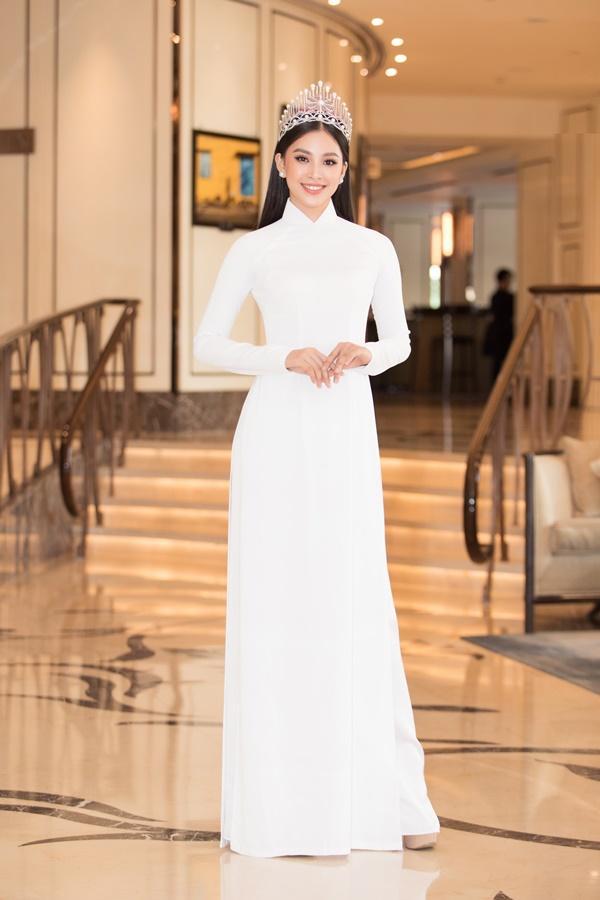 Trần Tiểu Vy diện áo dài trắng tinh khôi, chính thức tìm kiếm hoa hậu kế nhiệm-3