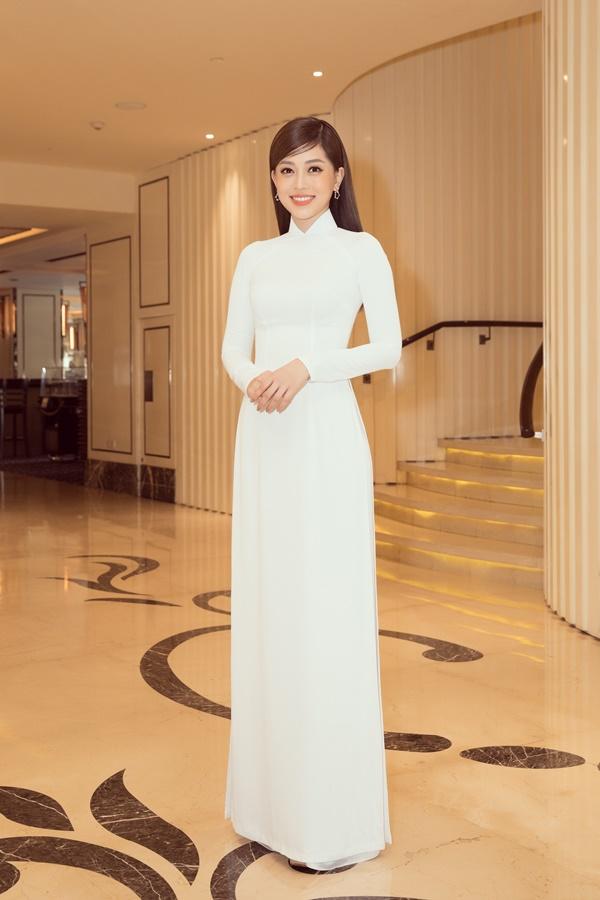 Trần Tiểu Vy diện áo dài trắng tinh khôi, chính thức tìm kiếm hoa hậu kế nhiệm-4