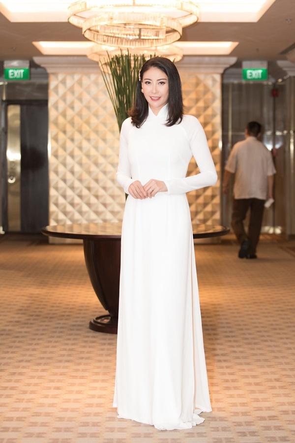 Trần Tiểu Vy diện áo dài trắng tinh khôi, chính thức tìm kiếm hoa hậu kế nhiệm-9