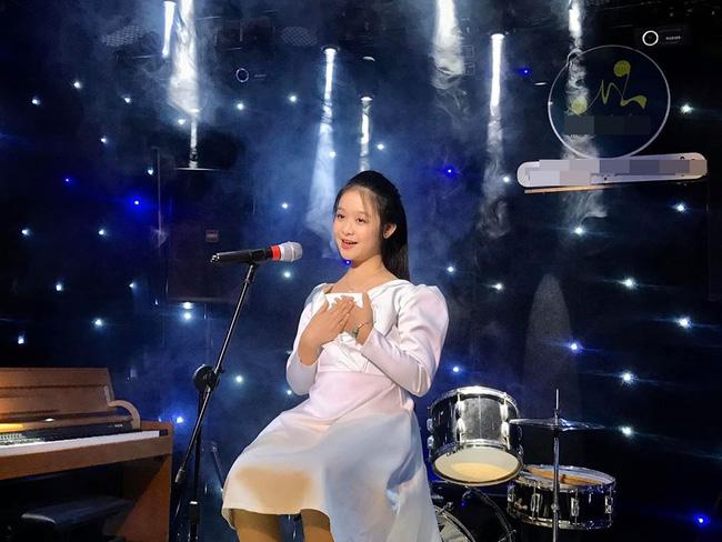 Tiểu hoa khôi Tây Đô gây sốt với diện mạo như thiếu nữ khi mới 12 tuổi, nhìn làn da vóc dáng ai cũng ngỡ ngàng-4