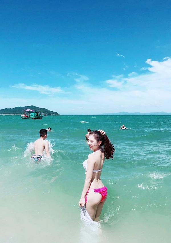 Sau cảnh phim hài Tết đó, Yến Xôi còn được cư dân mạng gọi bằng biệt danh "mỹ nhân tắm suối".