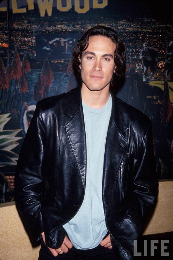 Ám ảnh bởi sự ra đi của chồng, Linda cùng 2 con rời Hong Kong, trở về quê nhà Mỹ. Thời gian đầu, bà thậm chí không muốn con nối nghiệp cha. Nhưng Lý Quốc Hào vẫn quyết định theo nghiệp diễn của bố. Để rồi năm 1993, Lý Quốc Hào bất ngờ qua đời sau khi bị súng bắn trong lúc đang quay phim, khi mới 28 tuổi.