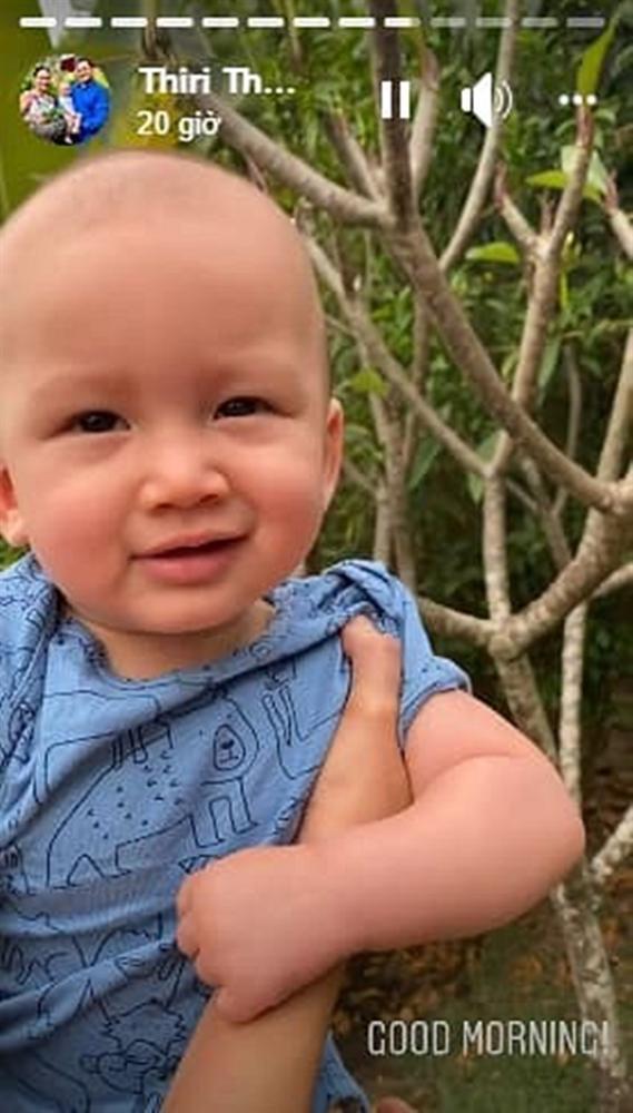 Chồng cũ Hồng Nhung vui vẻ chơi đùa cùng con trai khi ở nhà tránh dịch-3