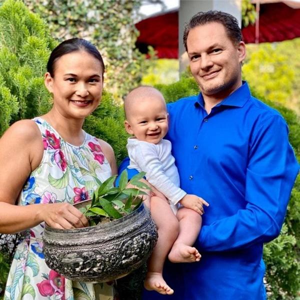 Chồng cũ Hồng Nhung vui vẻ chơi đùa cùng con trai khi ở nhà tránh dịch-5