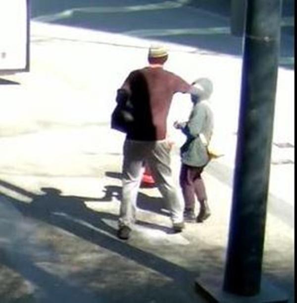 Phụ nữ châu Á đeo khẩu trang ở Canada liên tục bị hành hung, lạm dụng-2