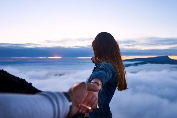 Chồng ướt như chuột lột trở về lúc đêm muộn, nhưng tờ giấy nhàu nhĩ mà anh đưa ra mới khiến tôi chết sững-2