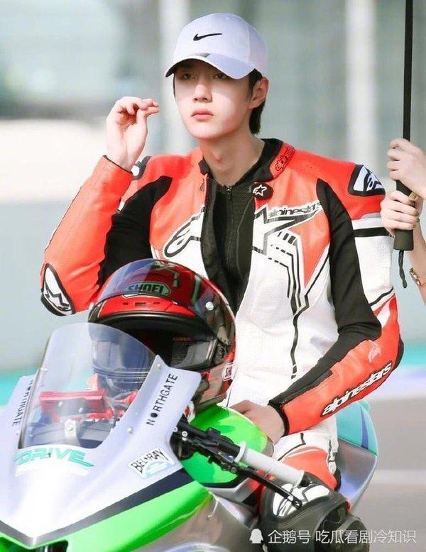 Vương Nhất Bác, Tiêu Chiến và dàn mỹ nam sẽ làm nghề gì nếu không vào showbiz?-2