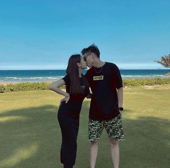 Con gái Minh Nhựa diện bikini phô dáng mướt mắt sau chưa đầy một tháng sinh nở-3