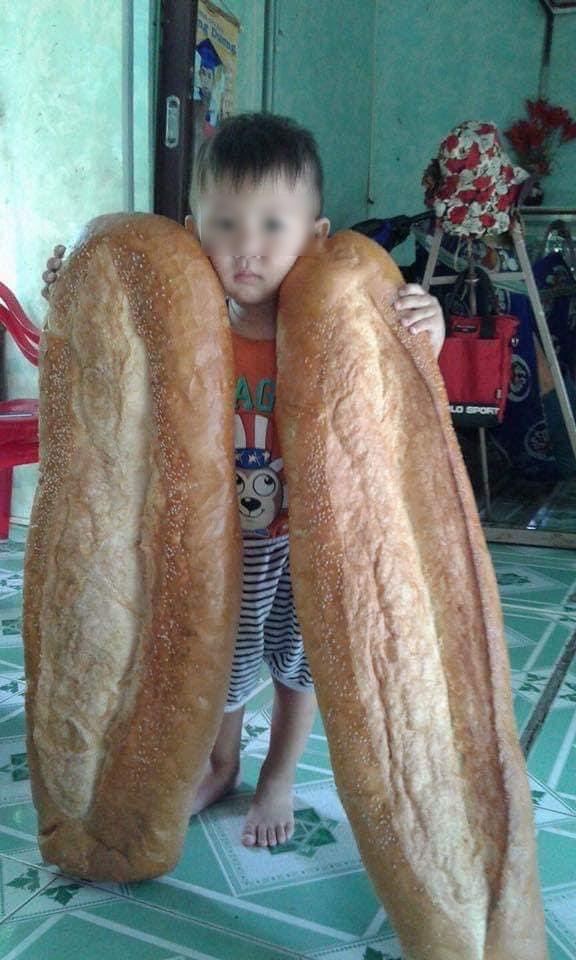 Chiếc bánh mỳ khổng lồ ở miền Tây từng khiến nhiều người tưởng photoshop, ít ai biết nó từng xếp hạng món ăn kỳ lạ nhất thế giới-2