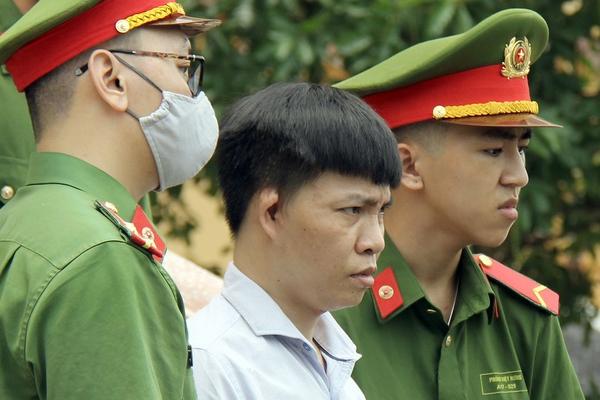 Chủ mưu vụ nâng điểm thi cho 65 thí sinh lĩnh 8 năm tù-3