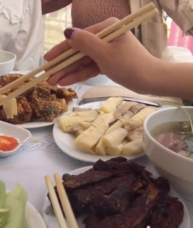 Mâm cỗ cưới vùng Tây Bắc vừa đăng tải đã làm dân mạng tranh cãi kịch liệt-1