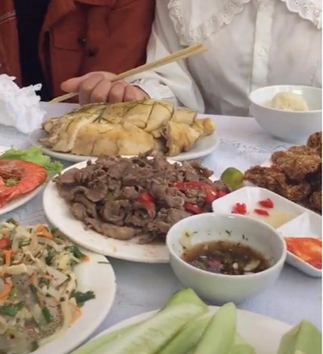 Mâm cỗ cưới vùng Tây Bắc vừa đăng tải đã làm dân mạng tranh cãi kịch liệt-2