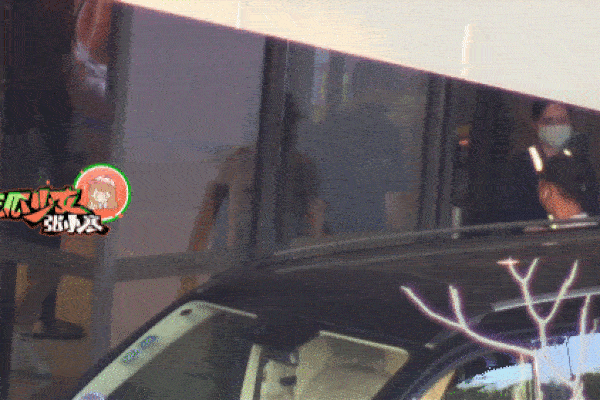 Triệu Lệ Dĩnh đến phim trường thăm chồng