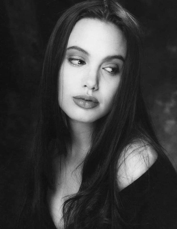 The series of photos prove that Angelina Jolie is a beauty since childhood - 7