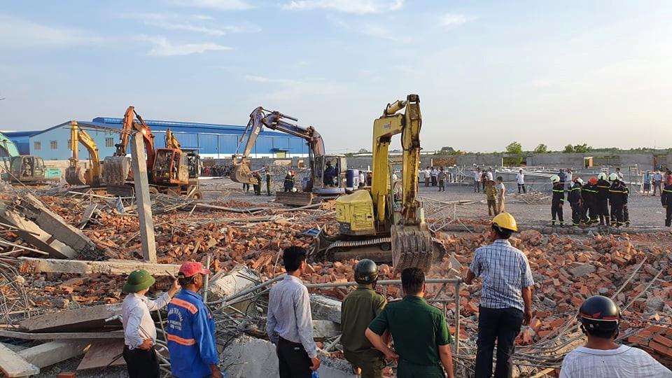 Nóng: Sập tường công trình xây dựng dài hàng trăm mét ở Đồng Nai, ít nhất 10 người chết, nhiều người bị vùi lấp-9