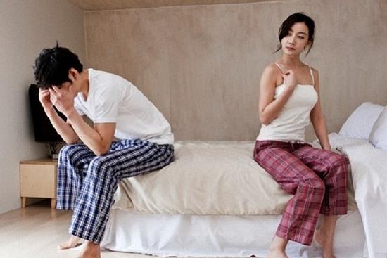 Bị giảm lương vì COVID-19, vợ quá quắt bắt nộp đủ còn nói lời cay đắng