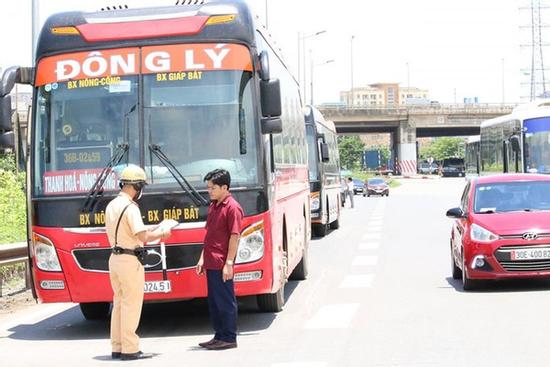 Từ ngày mai, CSGT Hà Nội được dừng kiểm tra tất cả các xe, cho dù không phát hiện vi phạm