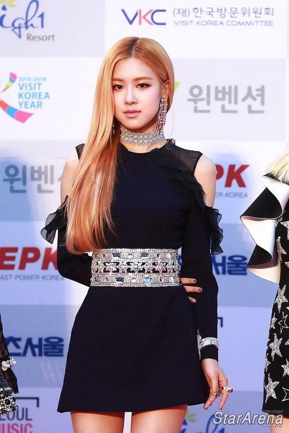 Rosé trông như nữ hoàng lộng lẫy khi diện váy áo đen bó sát-6