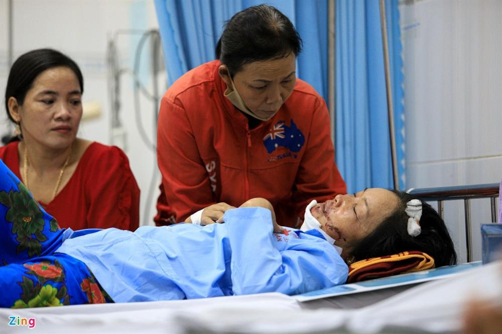 Clip khoảnh khắc kinh hoàng bức tường dài hàng trăm mét ở Đồng Nai sập xuống làm 10 người chết-4