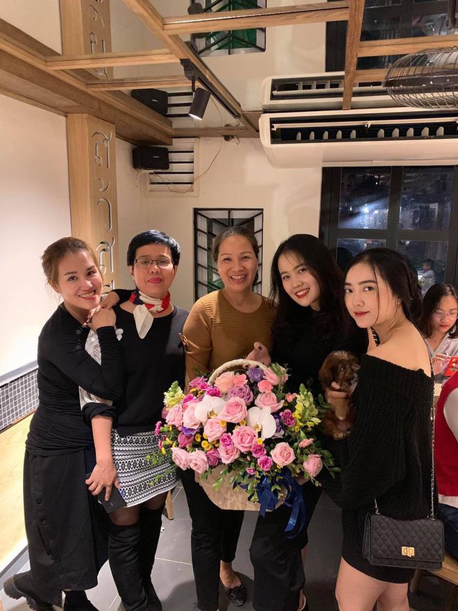 Tình chị em phơi phới của 2 nàng WAGs bất chấp bản đồ bạn gái cầu thủ thay đổi xoành xoạch-3