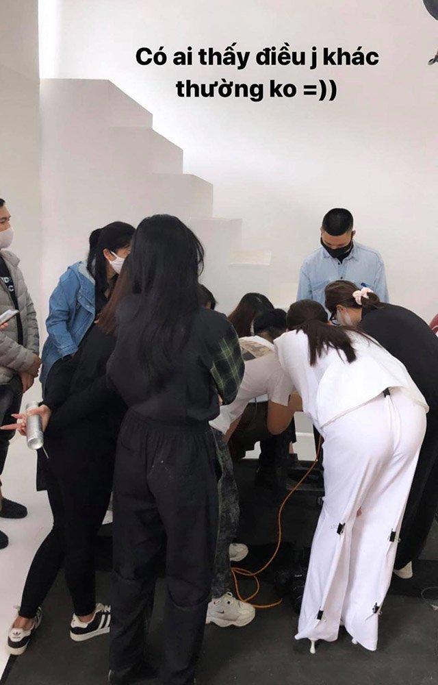 Giảm cân quá đà, Nhã Phương phải chữa cháy trang phục rộng bằng kẹp giấy-6