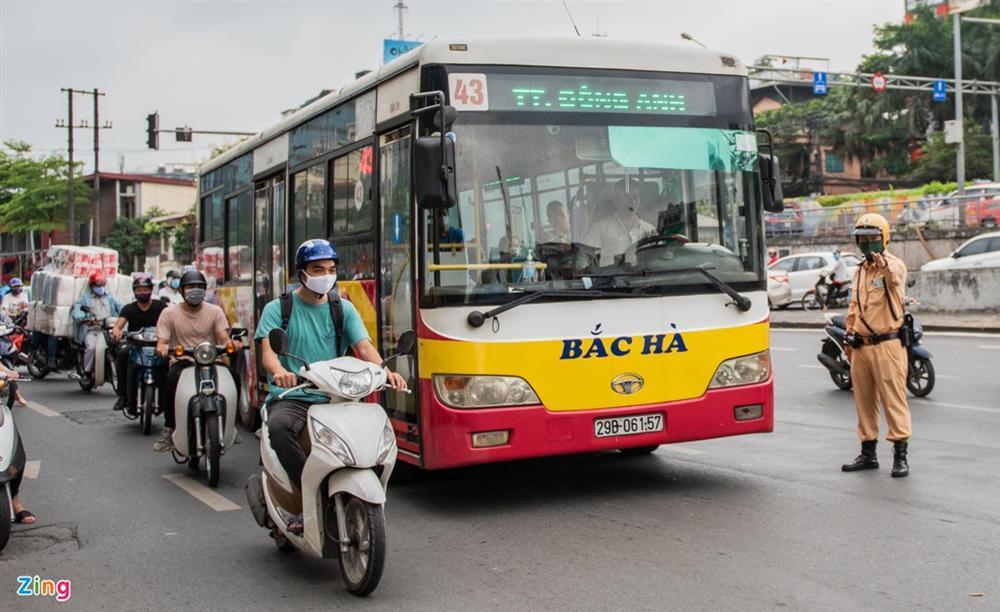 Quay xe bỏ chạy, tăng ga thông chốt khi gặp CSGT-2