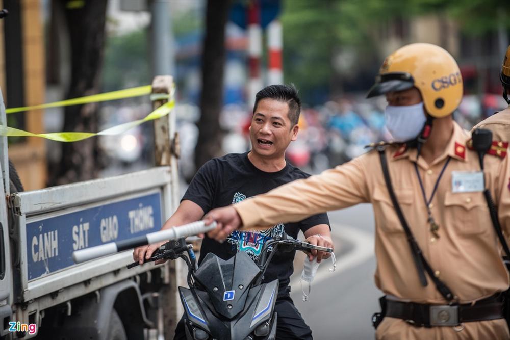 Quay xe bỏ chạy, tăng ga thông chốt khi gặp CSGT-6