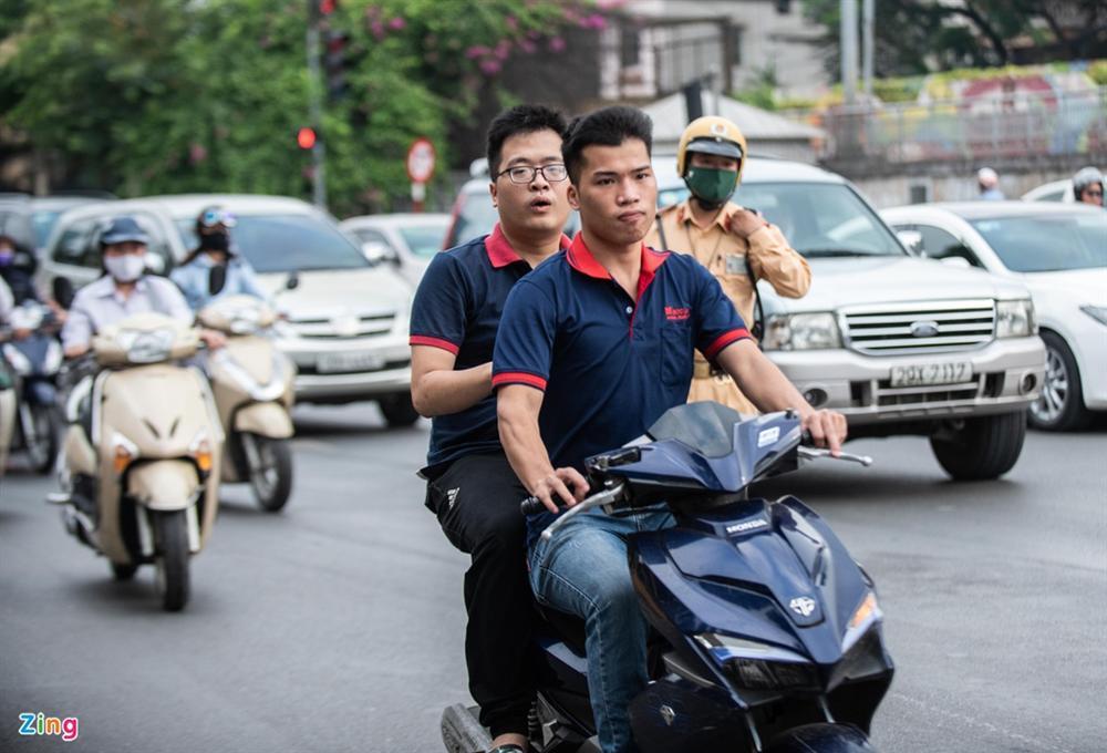 Quay xe bỏ chạy, tăng ga thông chốt khi gặp CSGT-8