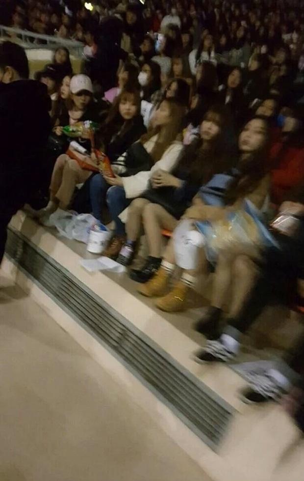 Twice, Red Velvet vang dội là thế vẫn không thoát cảnh bị hậu bối ngó lơ - lườm nguýt trên sân khấu-2