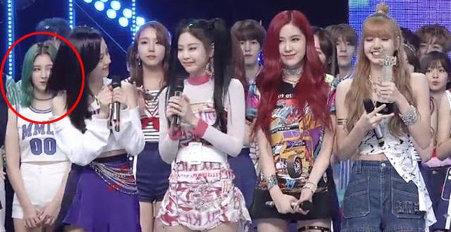 Twice, Red Velvet vang dội là thế vẫn không thoát cảnh bị hậu bối ngó lơ - lườm nguýt trên sân khấu-4