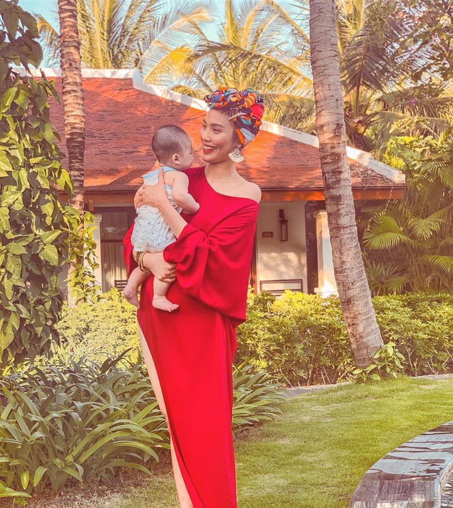 Hồ Ngọc Hà diện áo rộng như bầu - Lan Khuê đích thị là mẹ bỉm sữa điệu nhất Vbiz-1