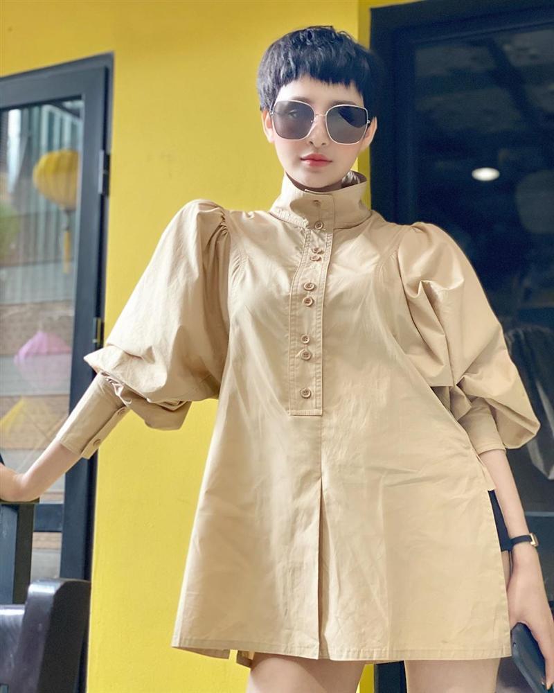 Sĩ Thanh mix đồ đỉnh cao nhìn như 1m70 - Hiền Hồ lăng xê style không mặc quần-1