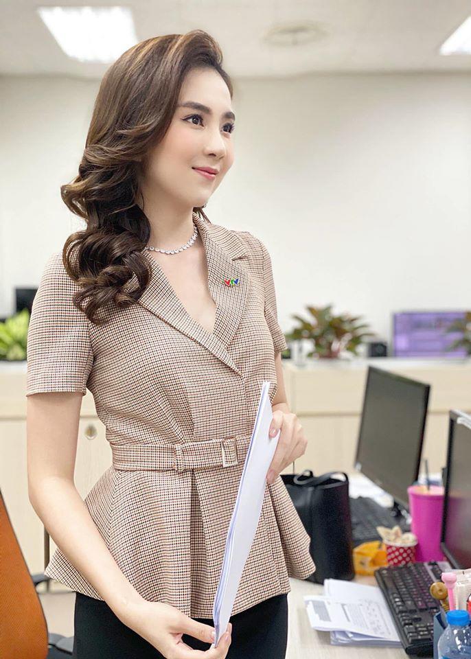 BTV Mai Ngọc khoe hộp đựng trang sức chẳng khác gì rương châu báu, tính sương sương hơn trăm triệu đồng-12