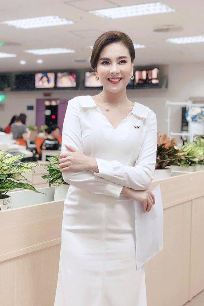 BTV Mai Ngọc khoe hộp đựng trang sức chẳng khác gì rương châu báu, tính sương sương hơn trăm triệu đồng-14