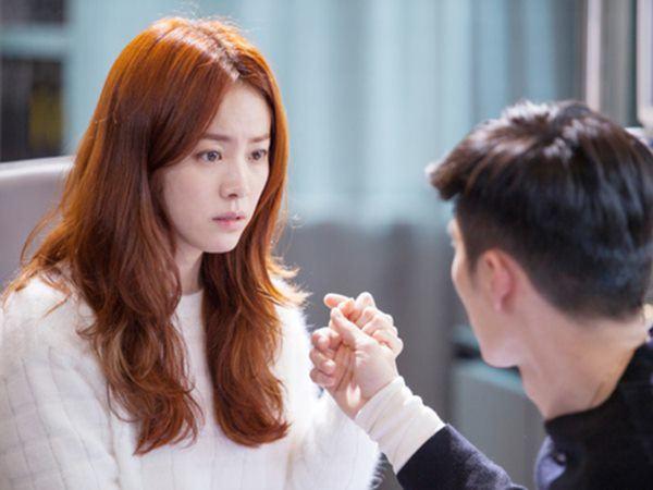 Đêm tân hôn mẹ chồng ôm gối nằm trước cửa, tôi thẫn thờ khi biết được lý do-1