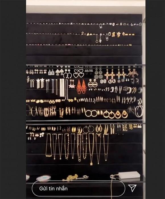 Hai chiếc đầm xuyên thấu phô diễn toàn bộ body của Ngọc Trinh gây phản cảm-5