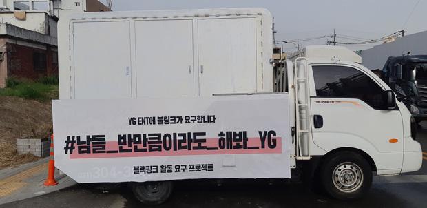 Fan BLACKPINK uy hiếp YG khi cho xe tải diễu quanh trụ sở đòi comeback nhưng lại bị netizen Hàn chỉ trích thậm tệ-4