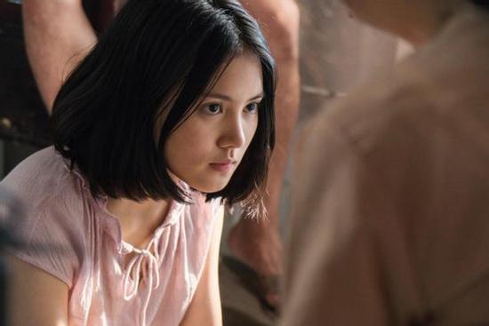 Nửa đêm bắt gặp hành động lén lút của chồng trong phòng làm việc, vợ mỉm cười rồi ngay lập tức viết đơn ly hôn