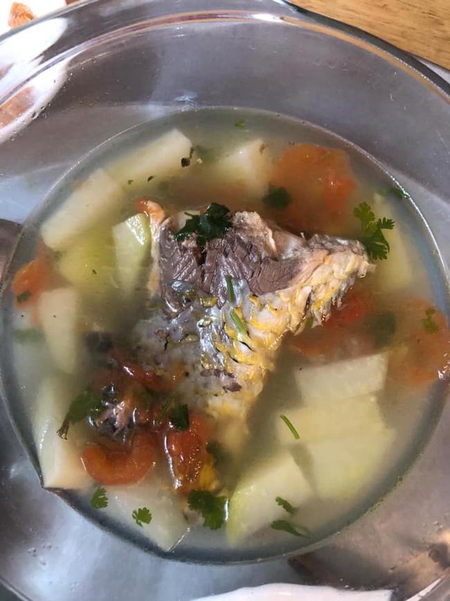 Trổ tài nấu canh cá với su hào, cô gái bất ngờ khi bị người nhà chê Trần đời chưa thấy ai làm thế nhưng dân mạng lại bênh chằm chặp-2
