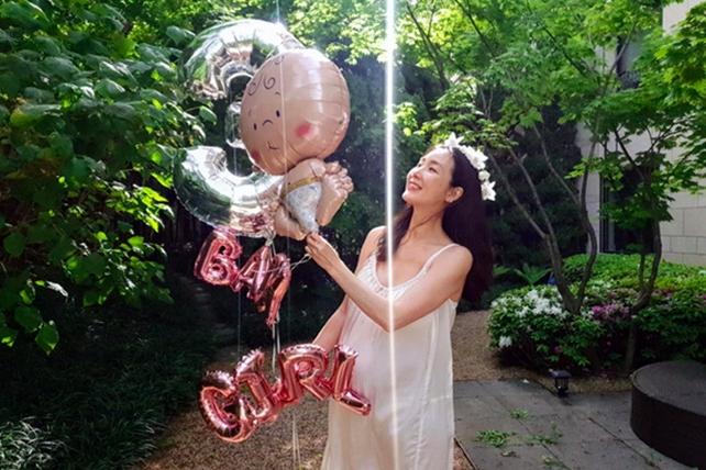 Choi Ji Woo tái xuất sau sinh, nhan sắc tuổi 45 gây choáng ngợp-6