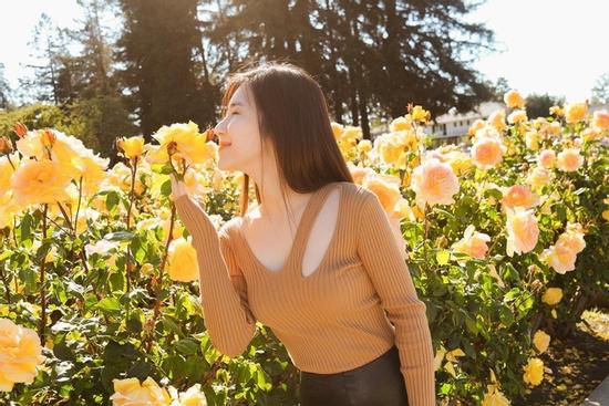 Hương Tràm khoe giọng mừng sinh nhật đầu tiên ở Mỹ