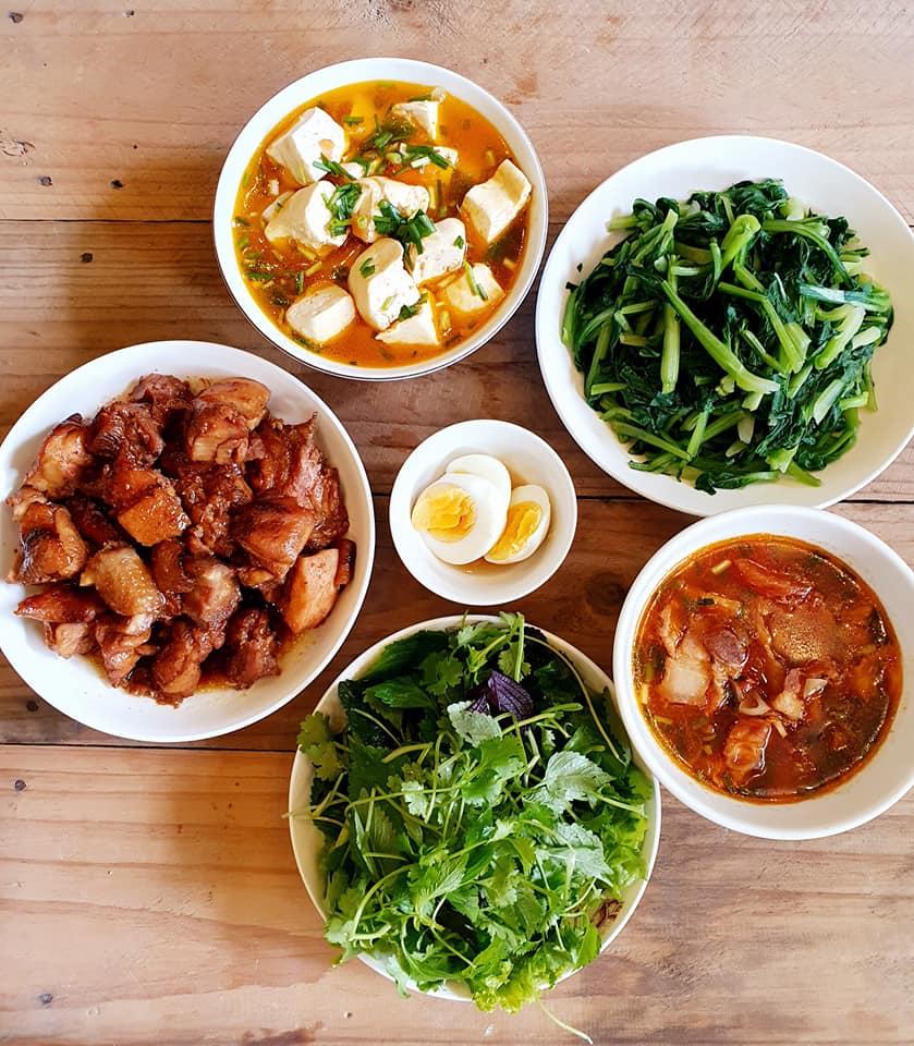 8X khoe 30 mâm cơm lên mạng, hội chị em thốt lên đang mệt nhìn thấy cũng thèm ăn-11