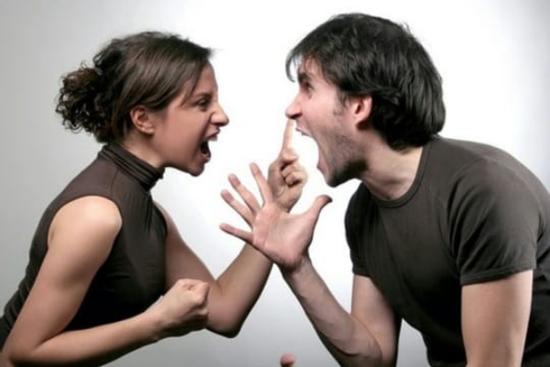 Vừa hôm trước cãi nhau về chuyện sinh con, hôm sau chồng đã dẫn về một người khiến tôi chết điếng